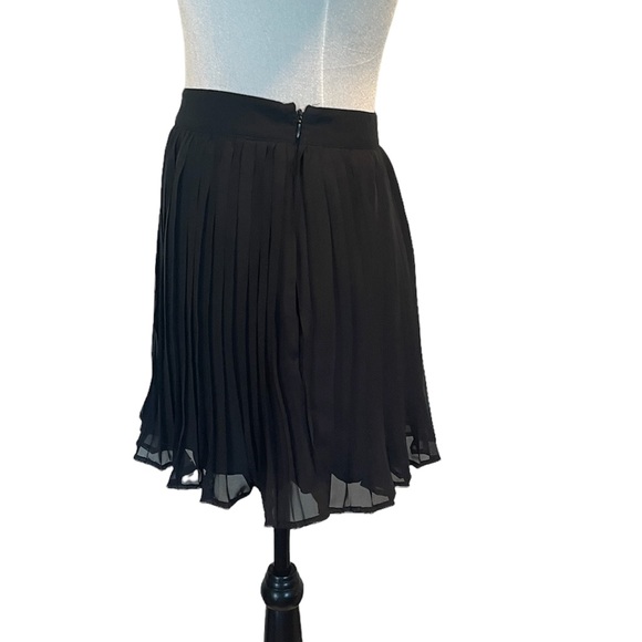 Central Park West pleated black on trend mini skirt with pockets size small - Picture 4 of 13